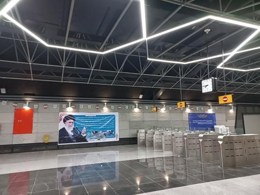 عکس ورودی مترو میدان کتاب