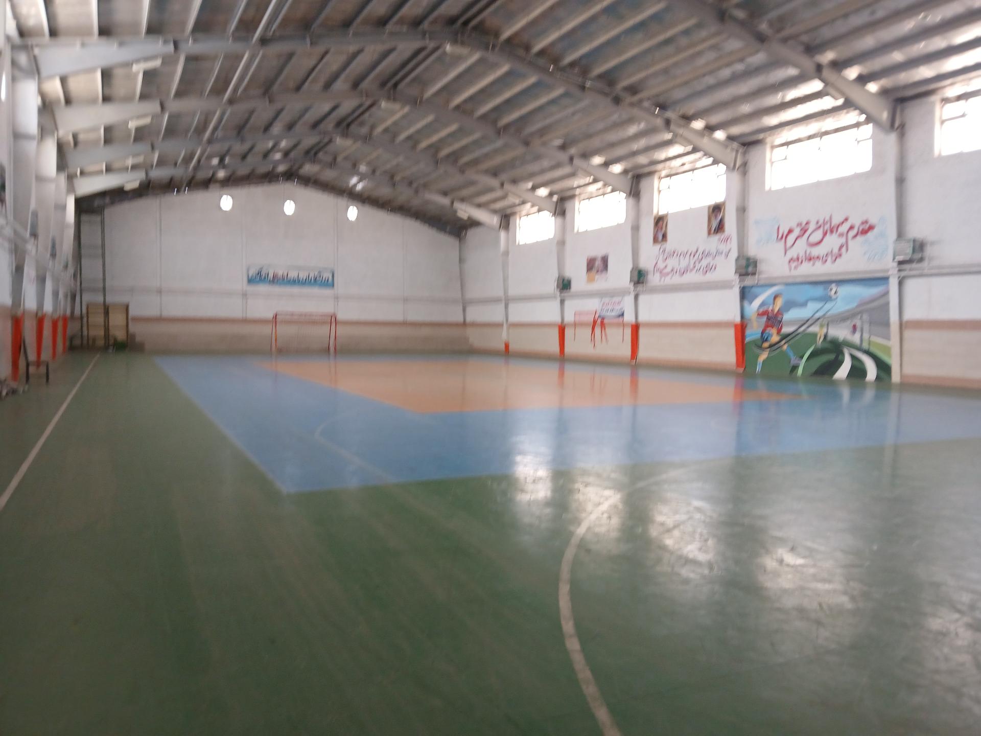 عکس سالن ورزشی آدینه