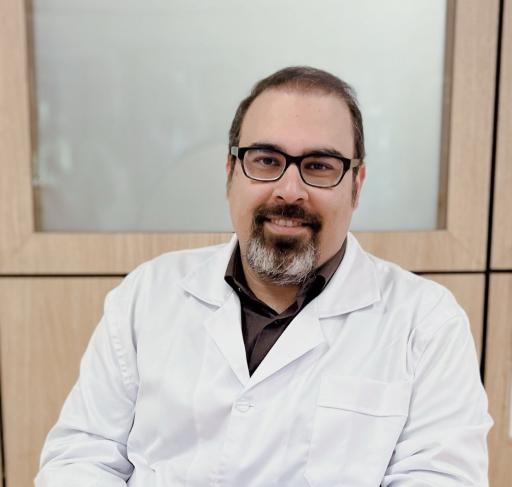 عکس دکتر حسینی هوشیار متخصص ایمپلنت