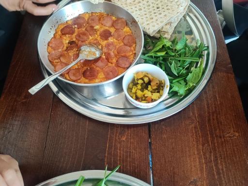 عکس صبحانه و دیزی داش مجید