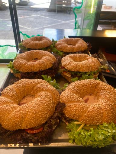 عکس کافه نان و شیرینی گوجه سبز