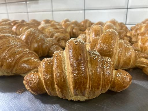 عکس کافه نان و شیرینی گوجه سبز