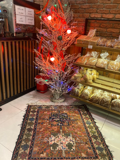 عکس کافه نان و شیرینی گوجه سبز