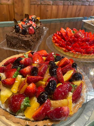 عکس کافه نان و شیرینی گوجه سبز