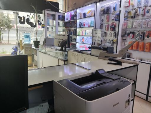 کافی نت و لوازم جانبی کامیپوتر و موبایل دانشجویان