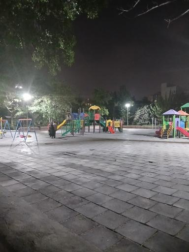 عکس زمین بازی کودکان