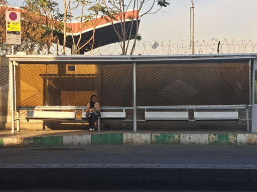 عکس ایستگاه اتوبوس باغ آذری