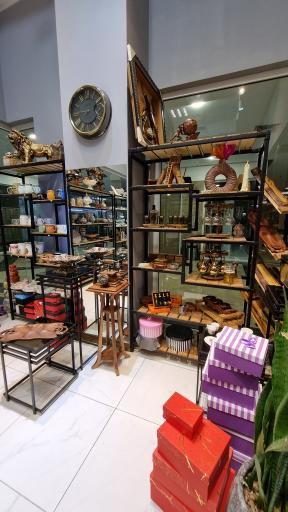 عکس فروشگاه صنایع دستی Rs Home