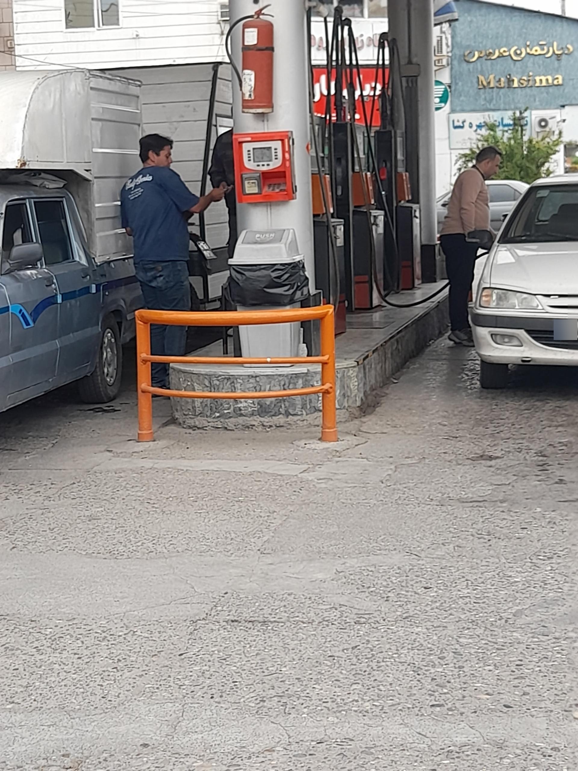 عکس پمپ بنزین