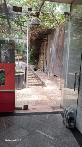 عکس باغچه رستوران دنج