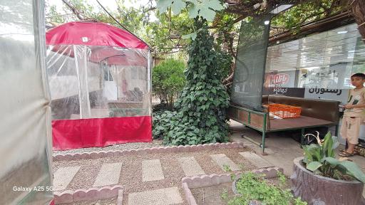 عکس باغچه رستوران دنج