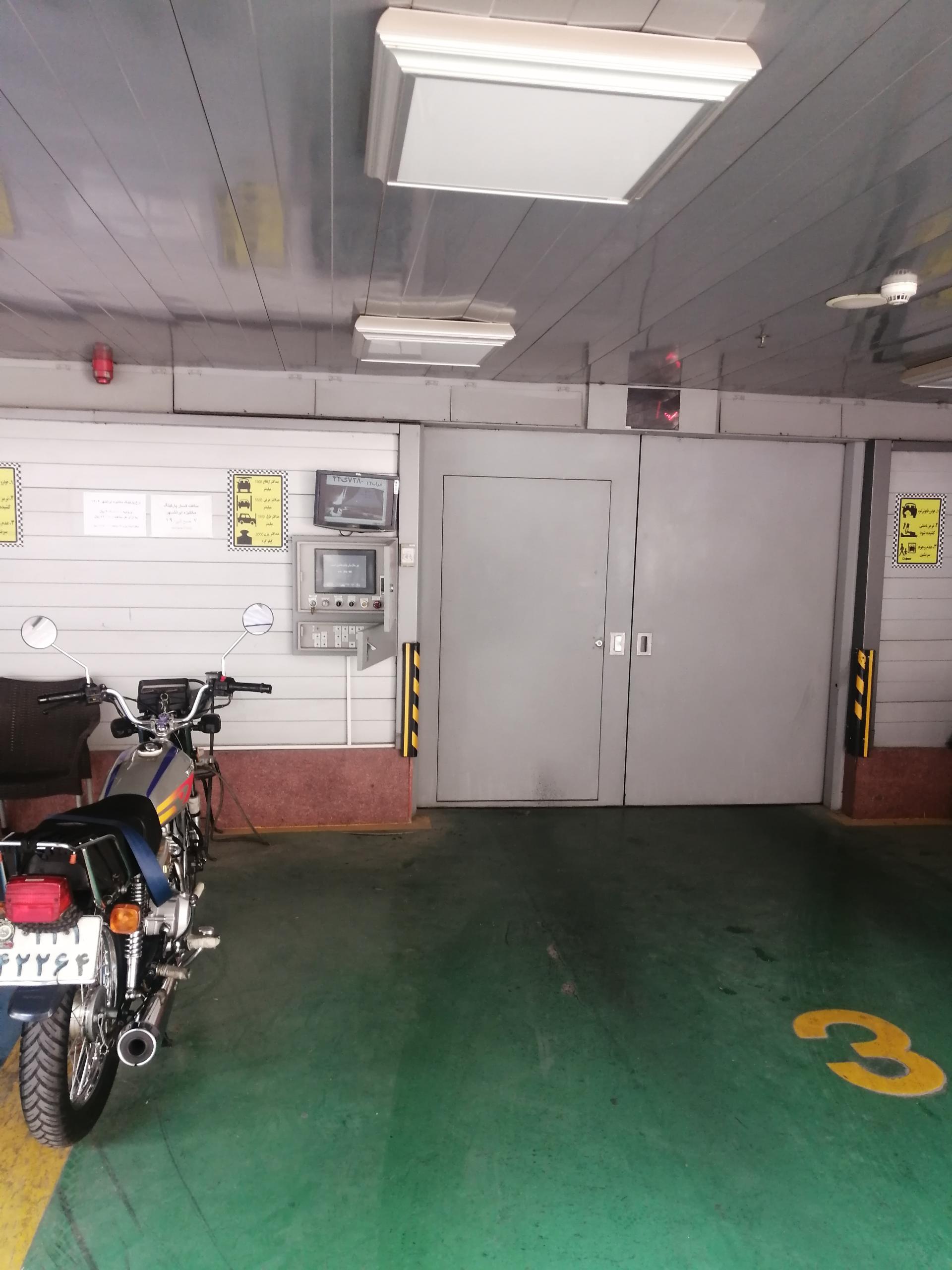 عکس پارکینگ مکانیزه ایرانشهر