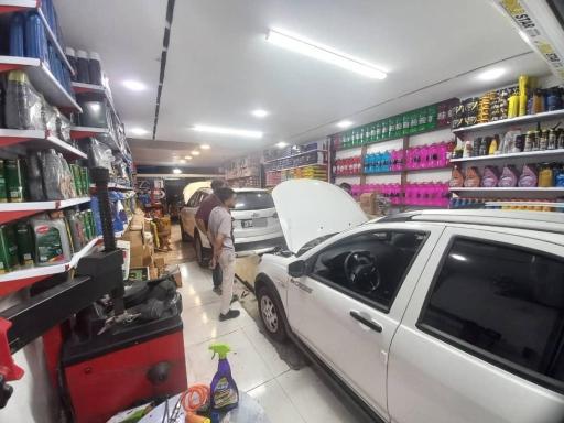 عکس اتوسرویس و تعویض روغنی تویوتا گستر لارستان