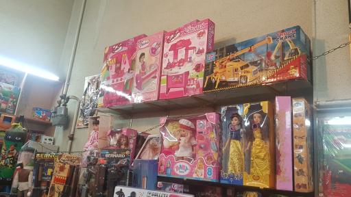 عکس اسباب بازی فروشی ارمغان