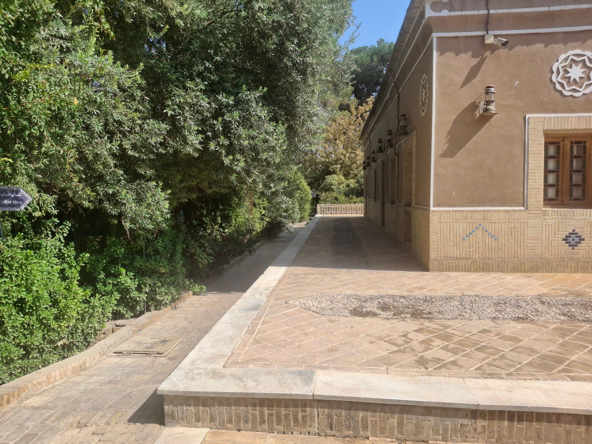 عکس هتل باغ مشیر الممالک یزد