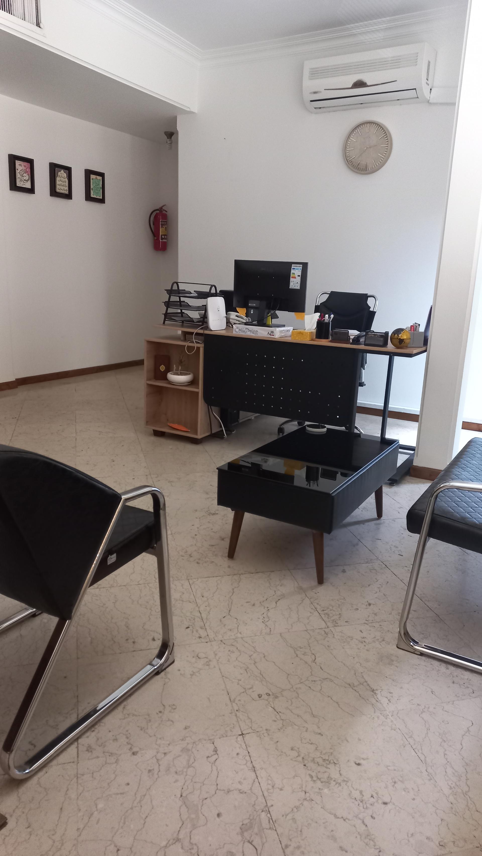 عکس دفتر ترجمه پرواز