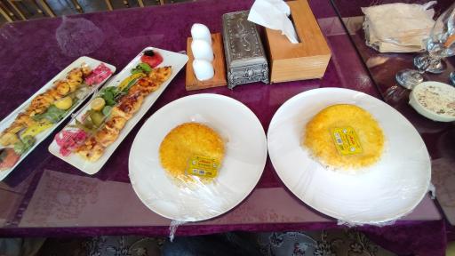 عکس رستوران سه کاج