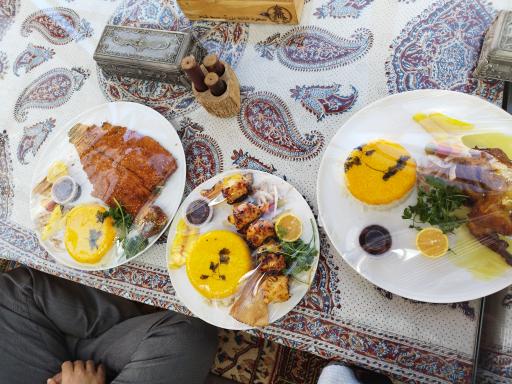 عکس رستوران سه کاج