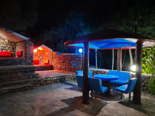 عکس سفره خانه کوهستان زیتون