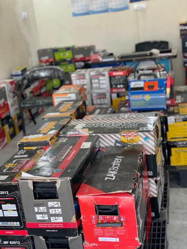عکس باطری فروشی هوت
