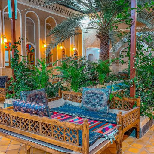 عکس عمارت مادر