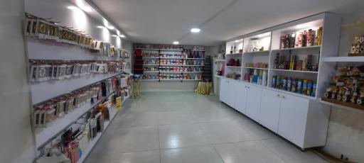 عکس لوازم جشن تولد و شیرینی فروشی خاتم