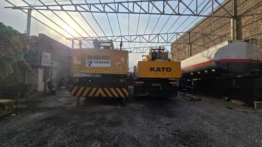 عکس گاراژ جرثقیل آسیا