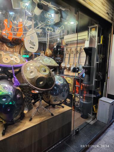 عکس فروشگاه موسیقی ملل