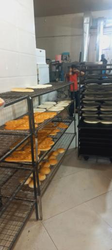 عکس مجتمع نان و شیرینی