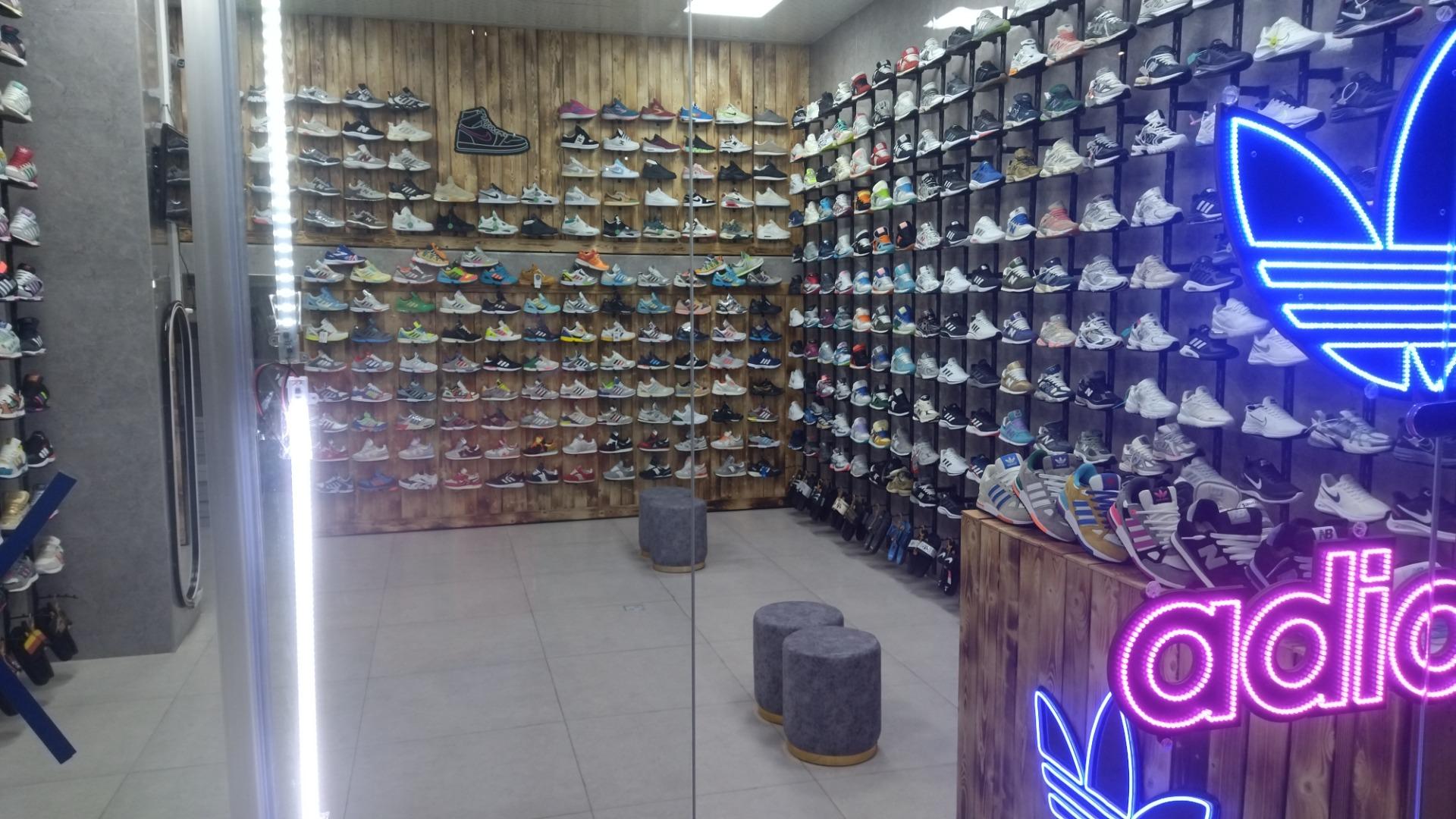 عکس کتونی تک پوشان