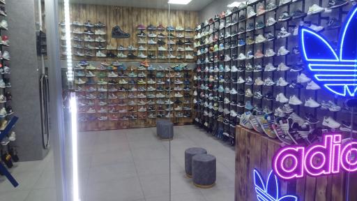 عکس کتونی تک پوشان