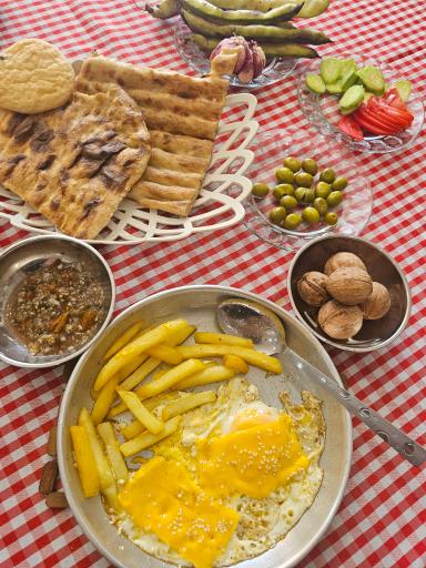 عکس صبحانه خوری و کبابی قرار سر صبح