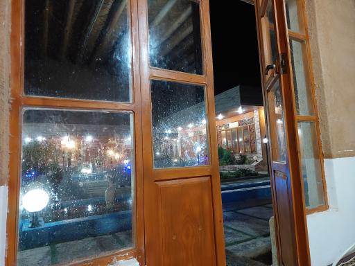 عکس رستوران سنتی بابا طاهر