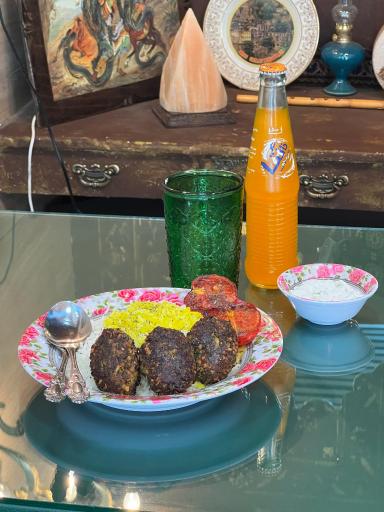 عکس غذاخوری قدم رنج