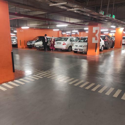 عکس پارکینگ بازار چارسو