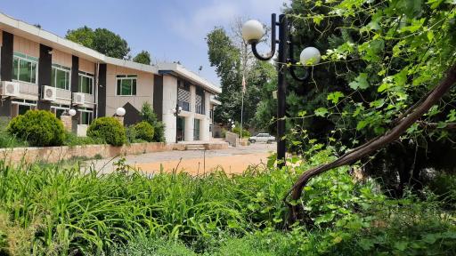 عکس باغ دبیرستان غیردولتی نصر 