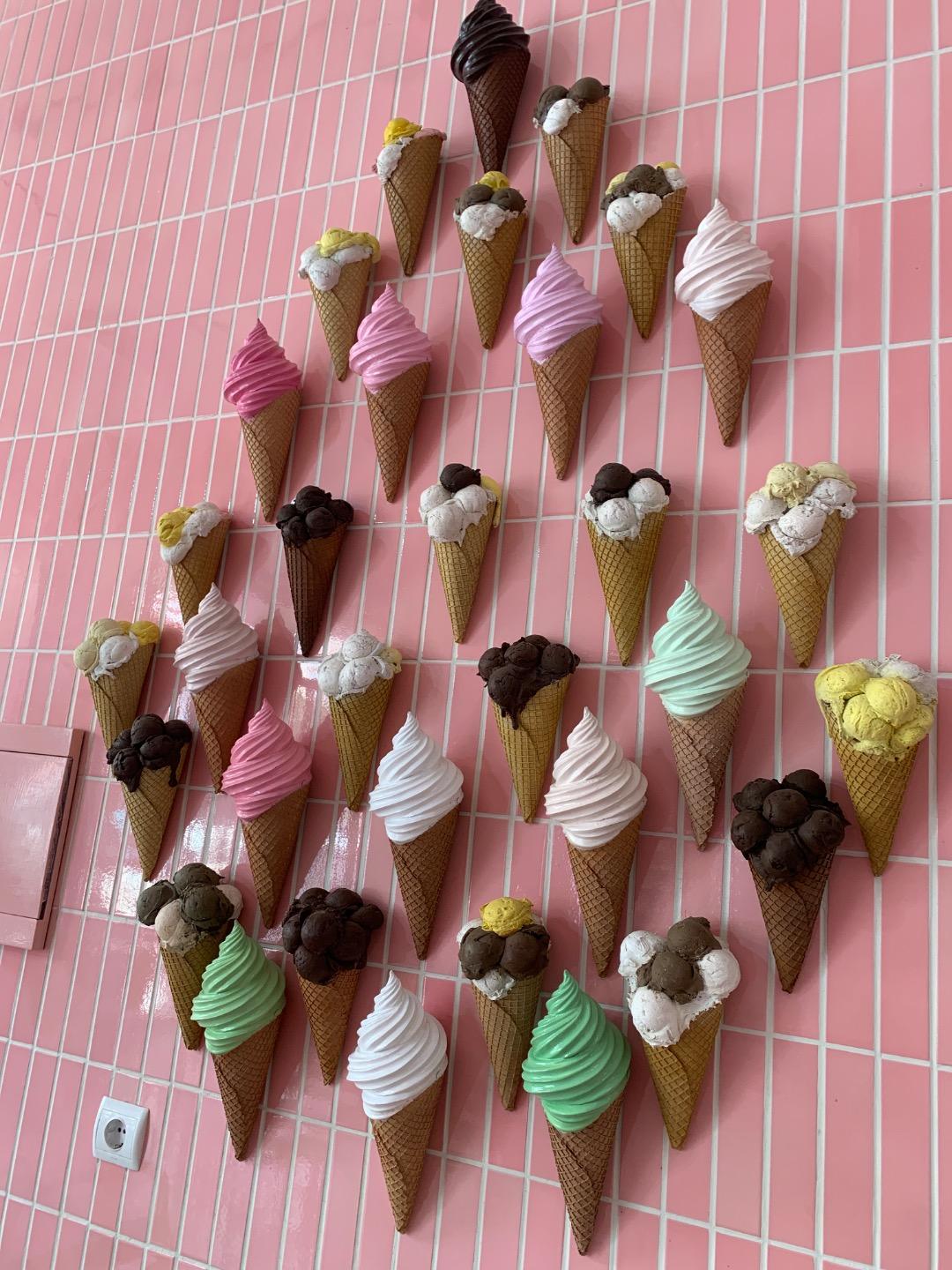 عکس کافه بستنی ماه