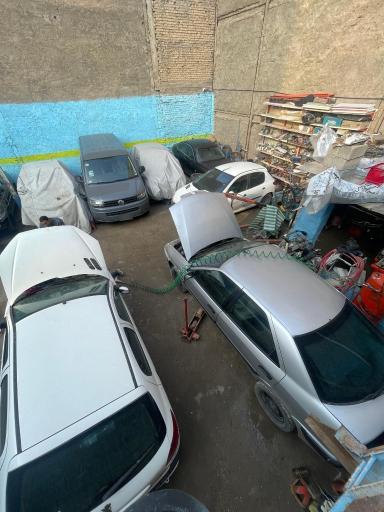 عکس کلینیک خودرویی مکانیکی پژو مشکی