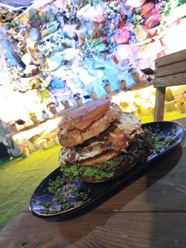 عکس کافه فست فود ژاو