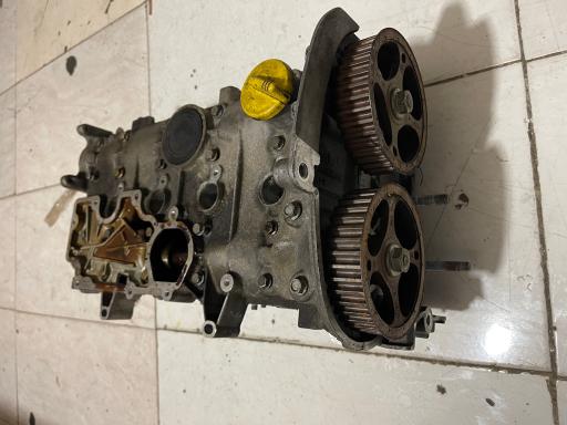 عکس کلینیک خودرویی مکانیکی پژو مشکی