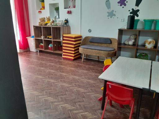 خانه بازی و یادگیری کودک کیمیا