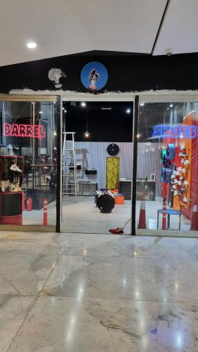 عکس فروشگاه کتونی بارِل شوز