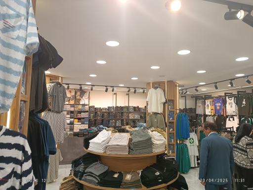 فروشگاه پوشاک لباسان