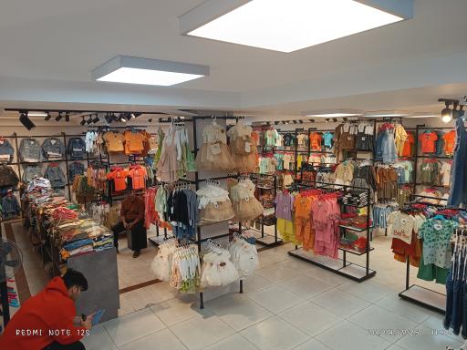 عکس فروشگاه پوشاک لباسان