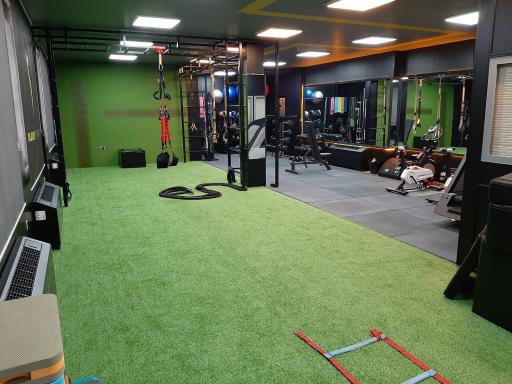 عکس آکادمی گلدن تکنیک 