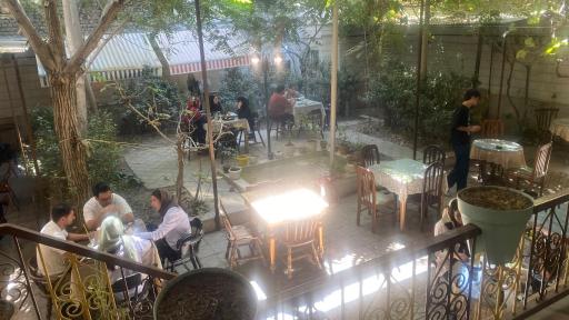 کافه کتاب اثر