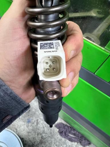 عکس تعمیر و تنظیم انژکتور حیدری