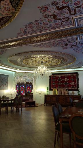 عکس عمارت هزار نقش