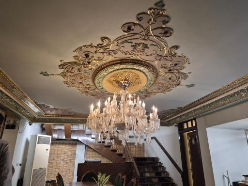 عکس عمارت هزار نقش