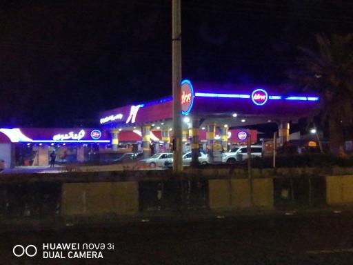 عکس پمپ بنزین دریاکنار